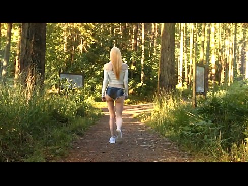❤️ Vakker kvinne beveger seg sakte, ikke nakenvideo ️❌ Sexvideo på porno no.pornmega.ru ☑